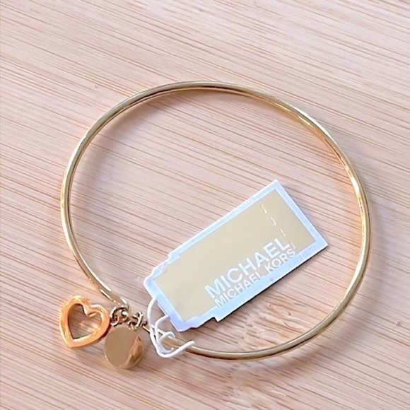 Brand New Michael Kors Gold Tone Heart Hook & Eye Clasp Bangle Charm Bracelet - Picture 7 of 10